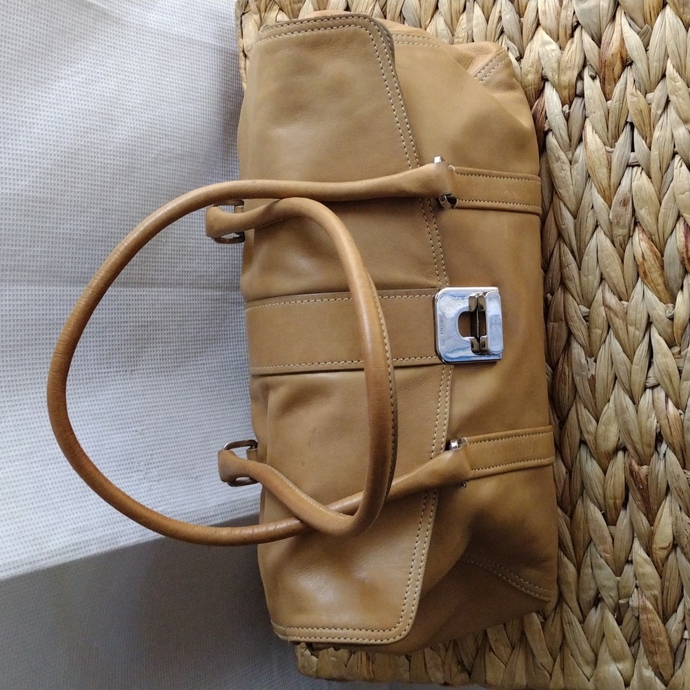 Prada Cuervo tan soft leather shoulder bag. - Picture 3 of 13